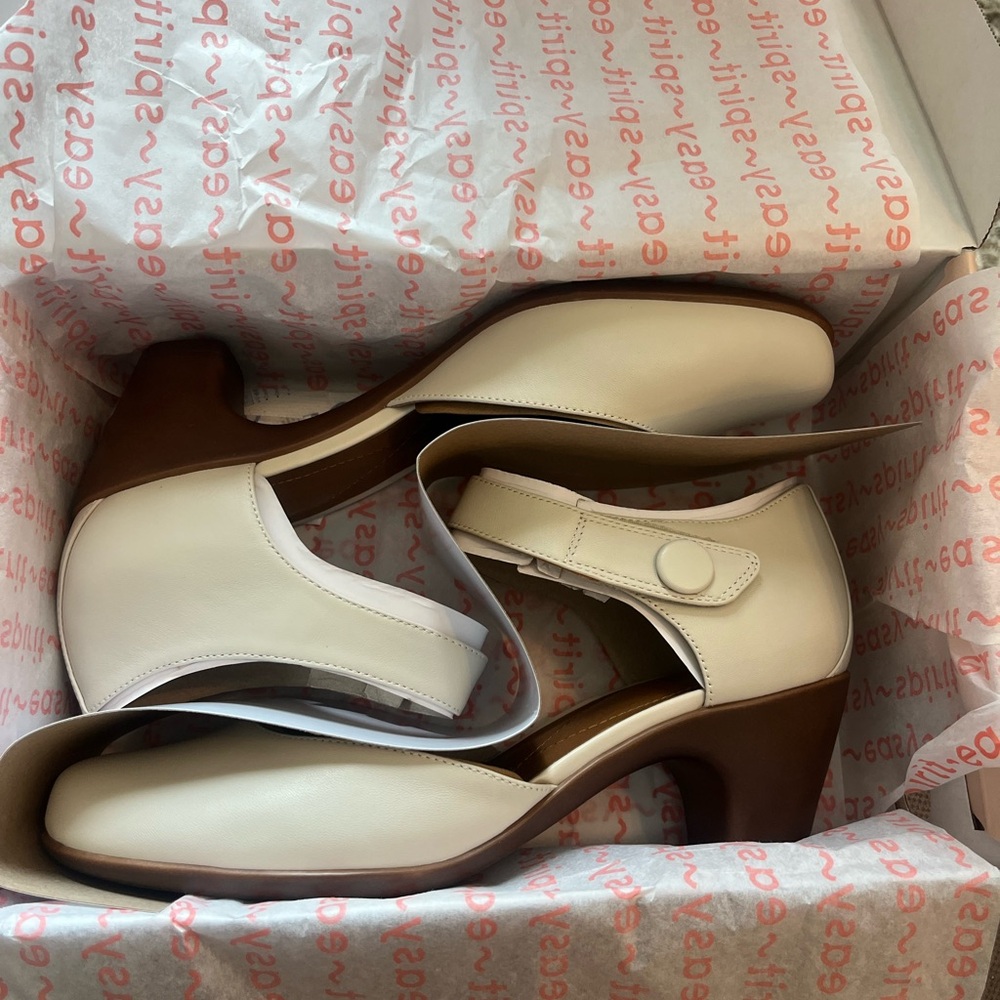 Easy Spirit Cream and Brown Heels for Effortless Elegance